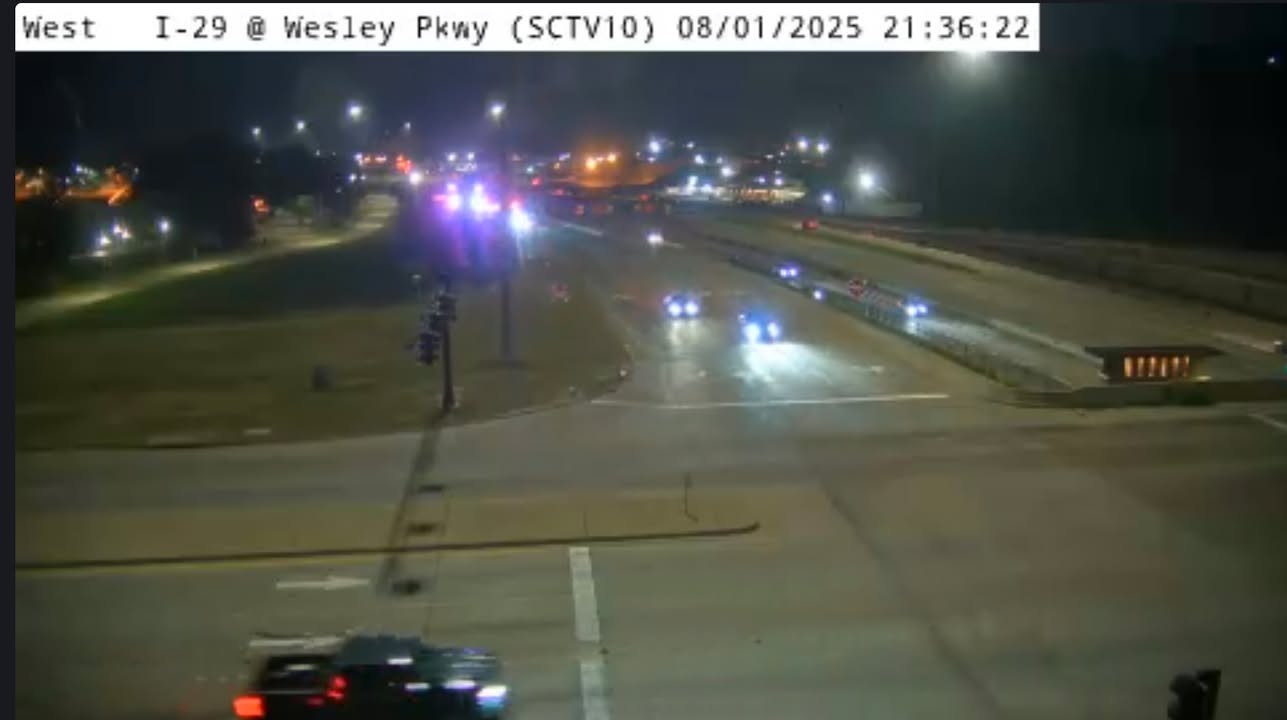 Sioux City Police, Fire, and EMS responding to an accident w...