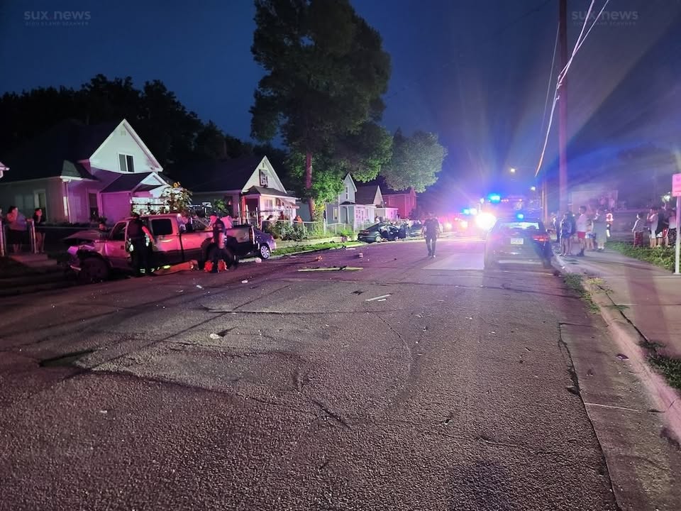 Speeding truck claims the lives of 2, 4 others sent to hospi...