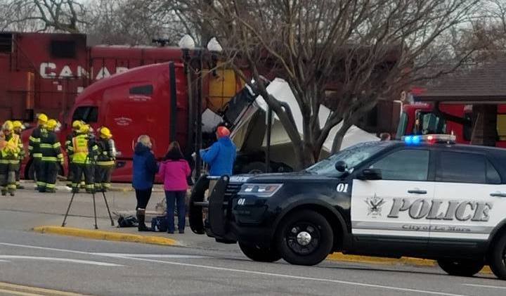 Train strikes semi in Le Mars