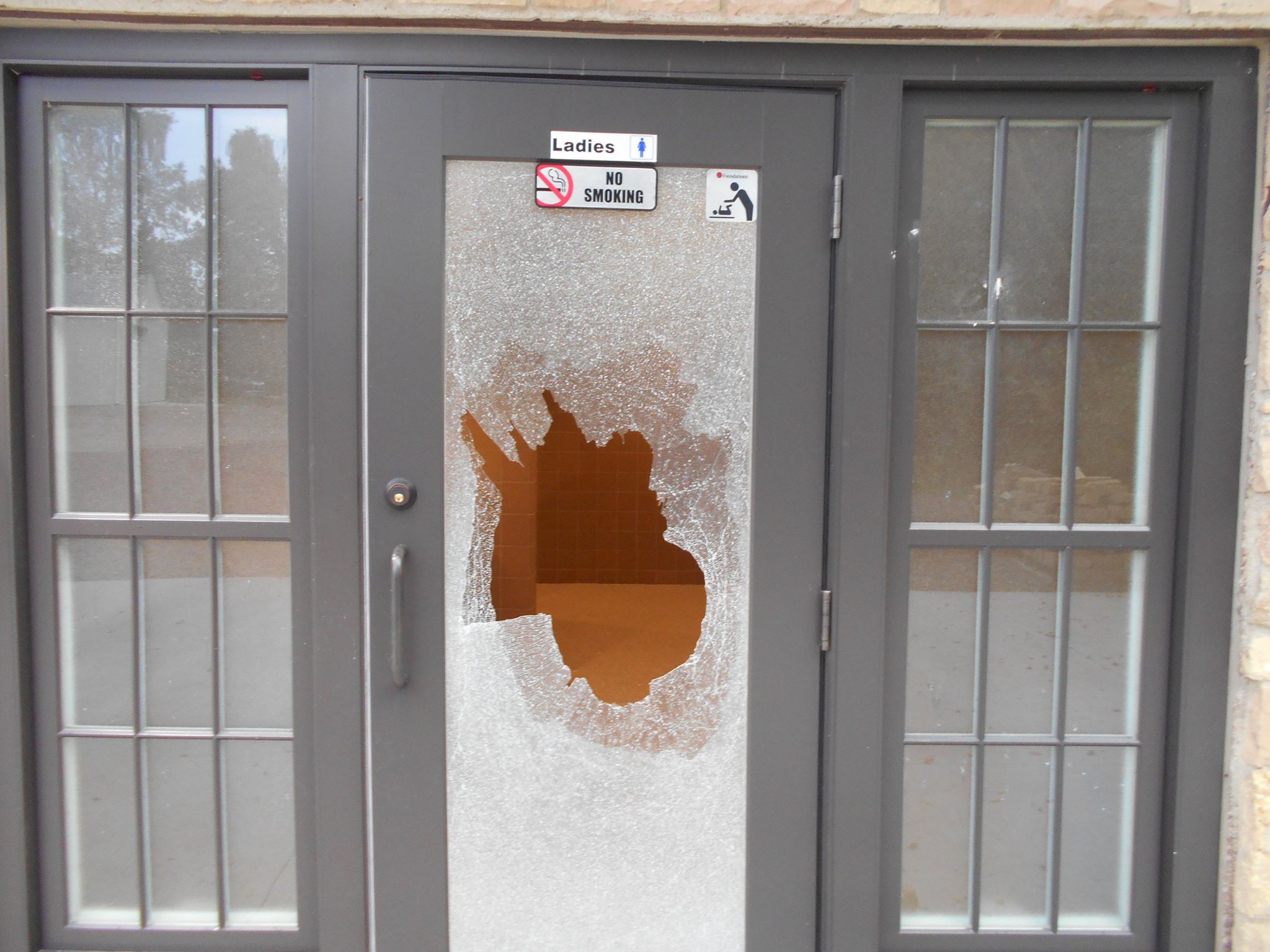 Police ask for information about Vandalism to municipal park bathhouse in Le Mars