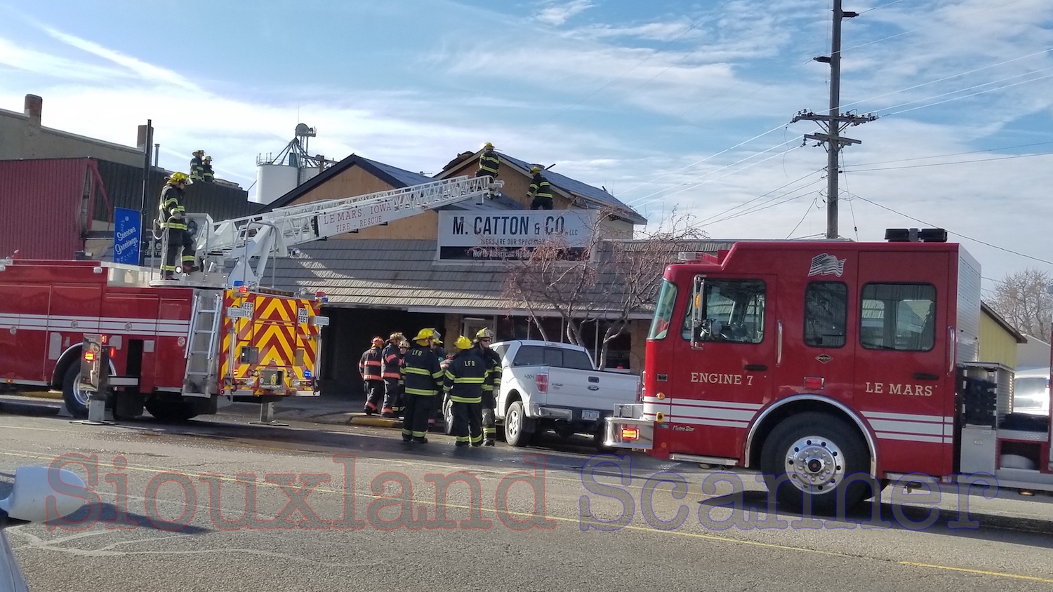 Powerline arc causes small fire and electrical issues in downtown Le Mars