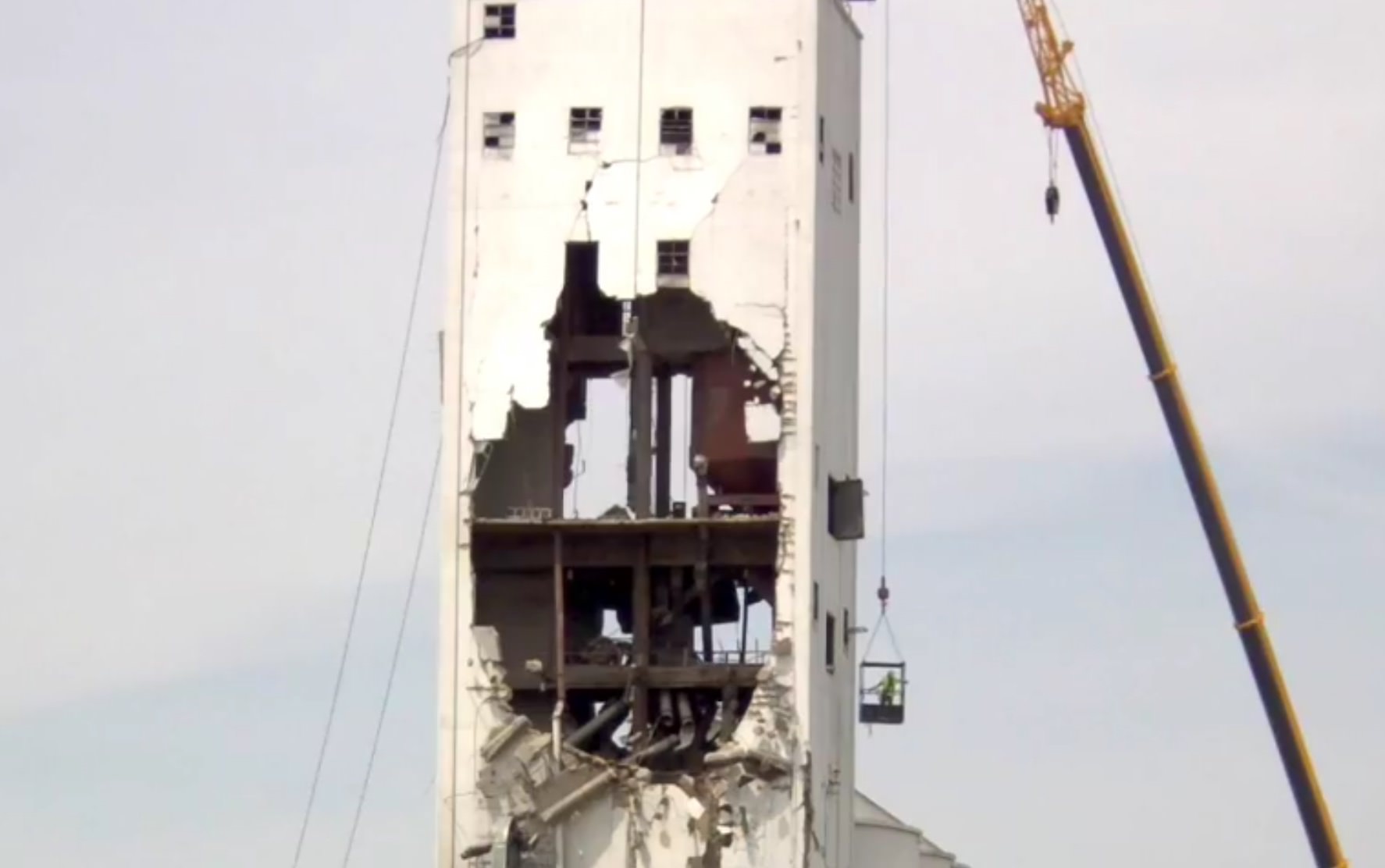 Live Feed of South Sioux City Grain Elevator Demolition Day 14