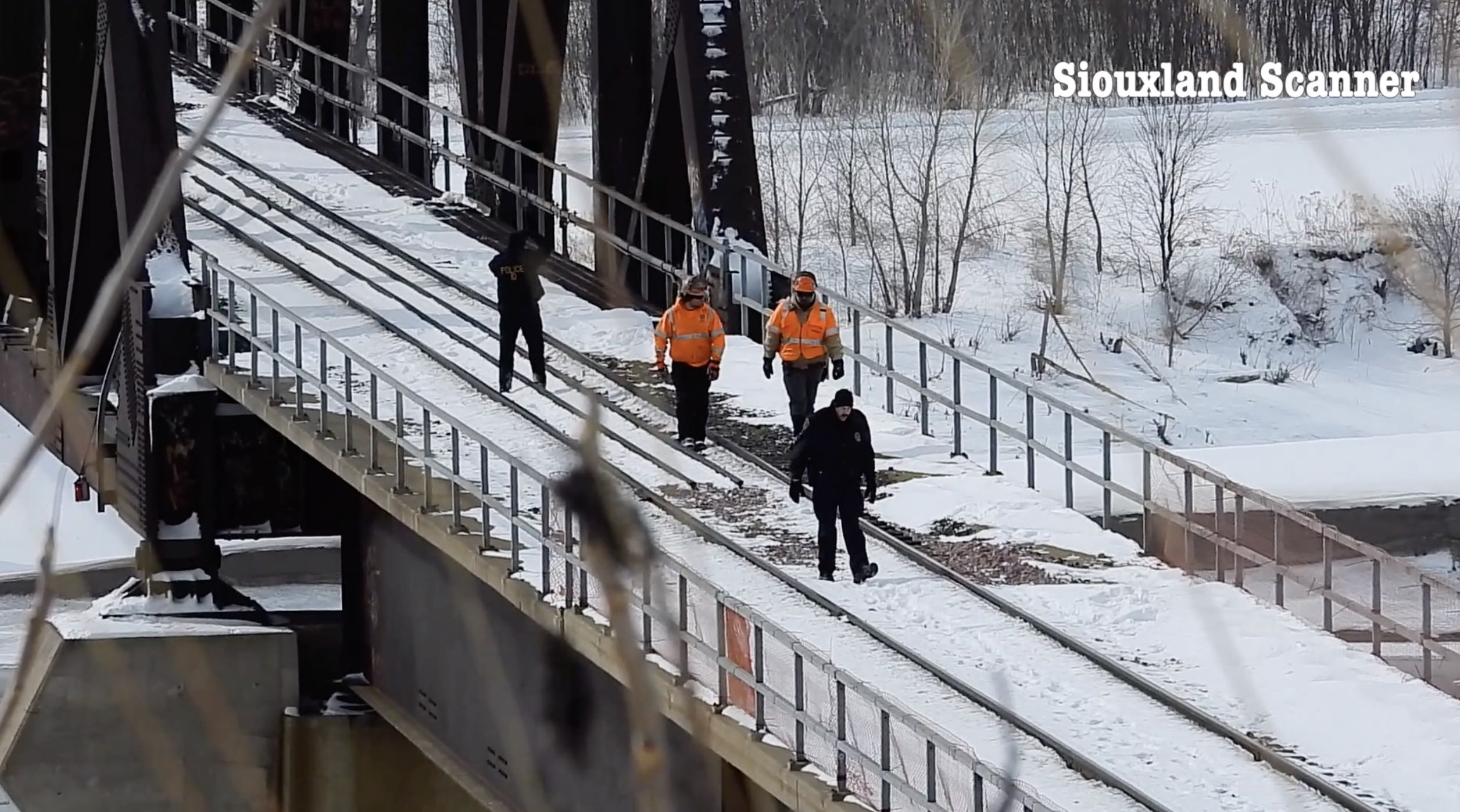 Local Siouxland agencies searching for missing person that may have jumped from bridge