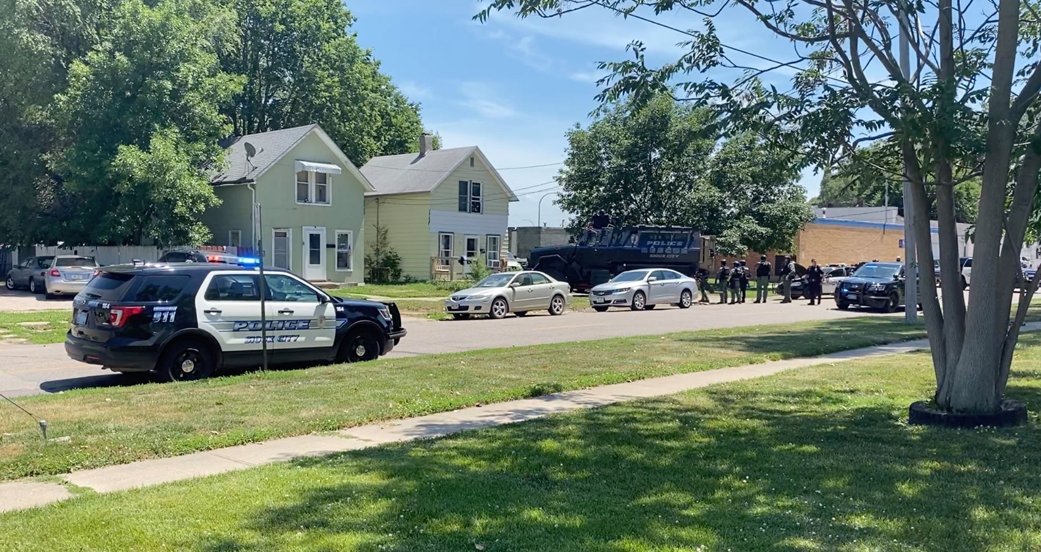 US Marshals and Sioux City Police Serve Search Warrant on Center Street House