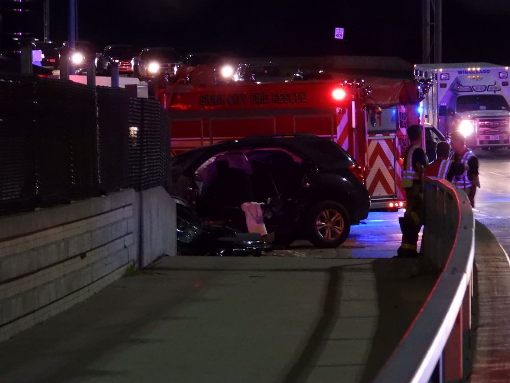 Driver dies after hitting concrete barrier on Wesley Parkway on Veterans Bridge in Sioux City