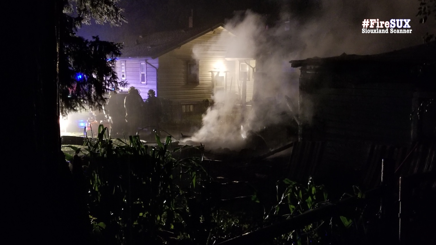 Overnight fire destroys garage and two vehicles on Sioux Citys lower West Side